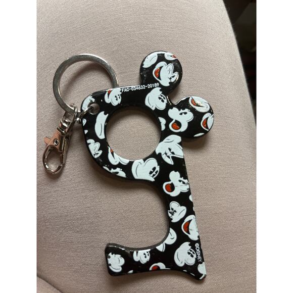 Disney Mickey keychain door opener, elevator pusher - NWT - Picture 4 of 4